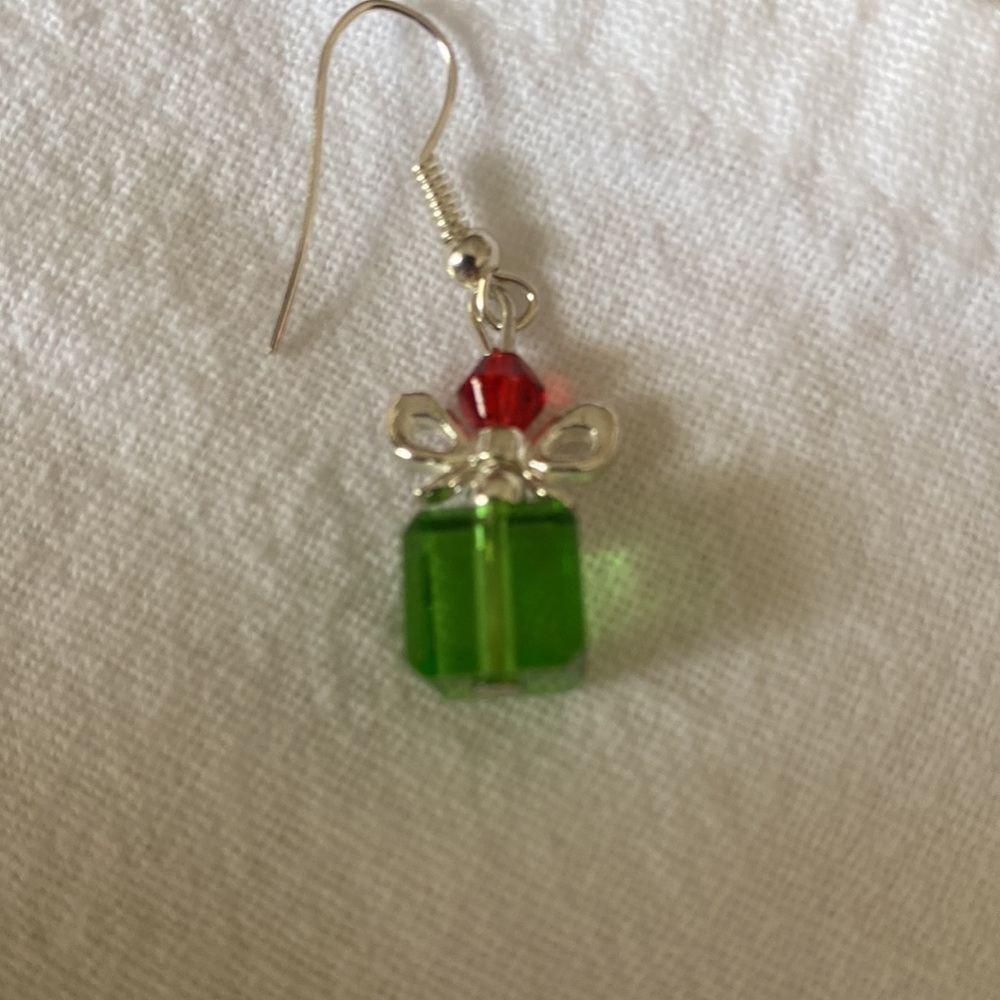 NEW Handmade Red, Green & Silver Christmas Gift Package Earrings - Picture 5 of 6